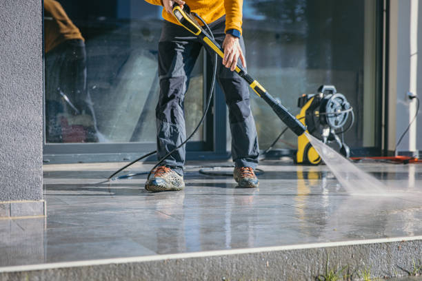 Why Choose Our Certified Pressure Washing Experts for Your Project Needs in Reedsport, OR?